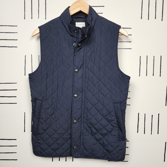 Club Monaco Quilted Button Down Vest - Picture 3 of 10